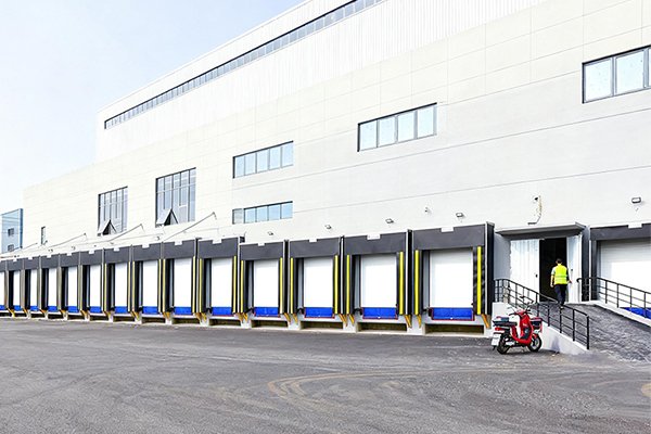 warehouse overhead sectional door