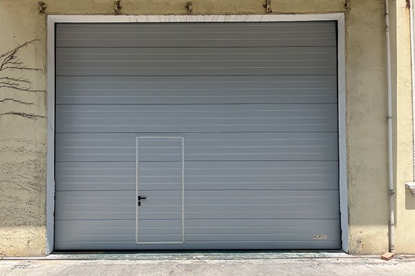 warehouse overhead sectional door