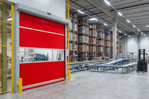 External high speed doors for warehouses