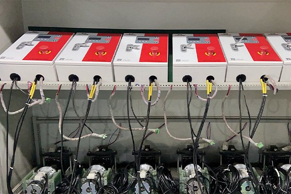 Servo motor high-speed door