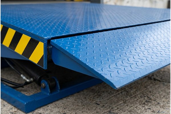 Anti-slip checkered steel plate of SEPPES loading bay platform