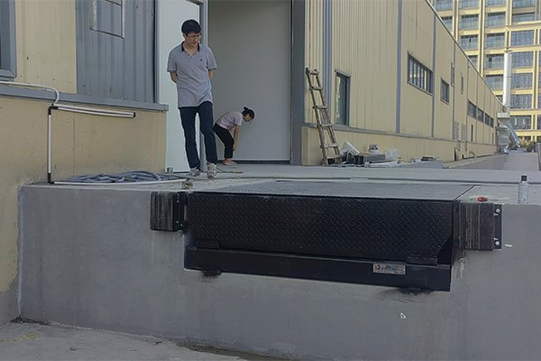 SEPPES hydraulic loading dock leveler solutions for Middle East warehouses installation