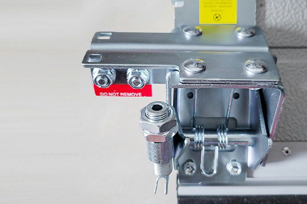 Wire rope anti-breakage device