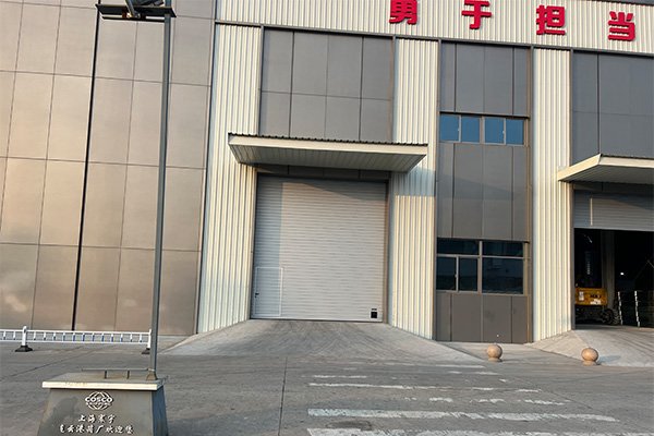 Logistics and Factory Sectional Doors