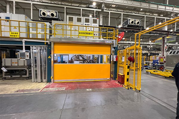 Automatic high speed doors