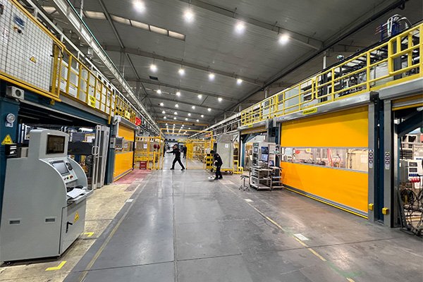 Automatic high speed doors