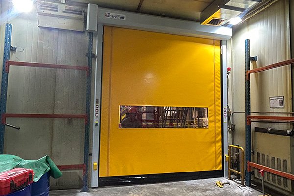 Heat-resistant high-speed door