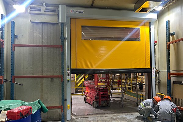 Heat-resistant high-speed door