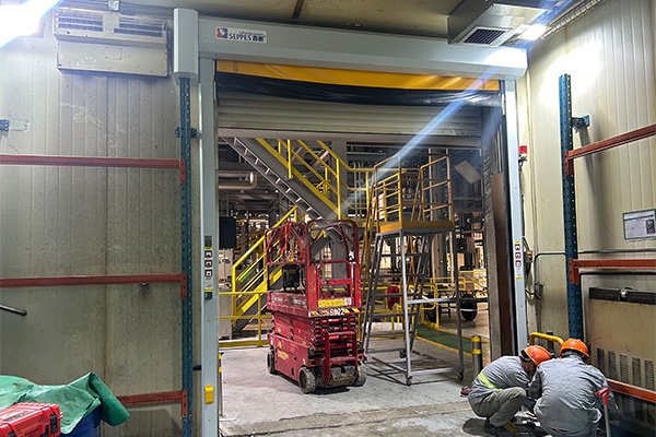 Heat-resistant high-speed door