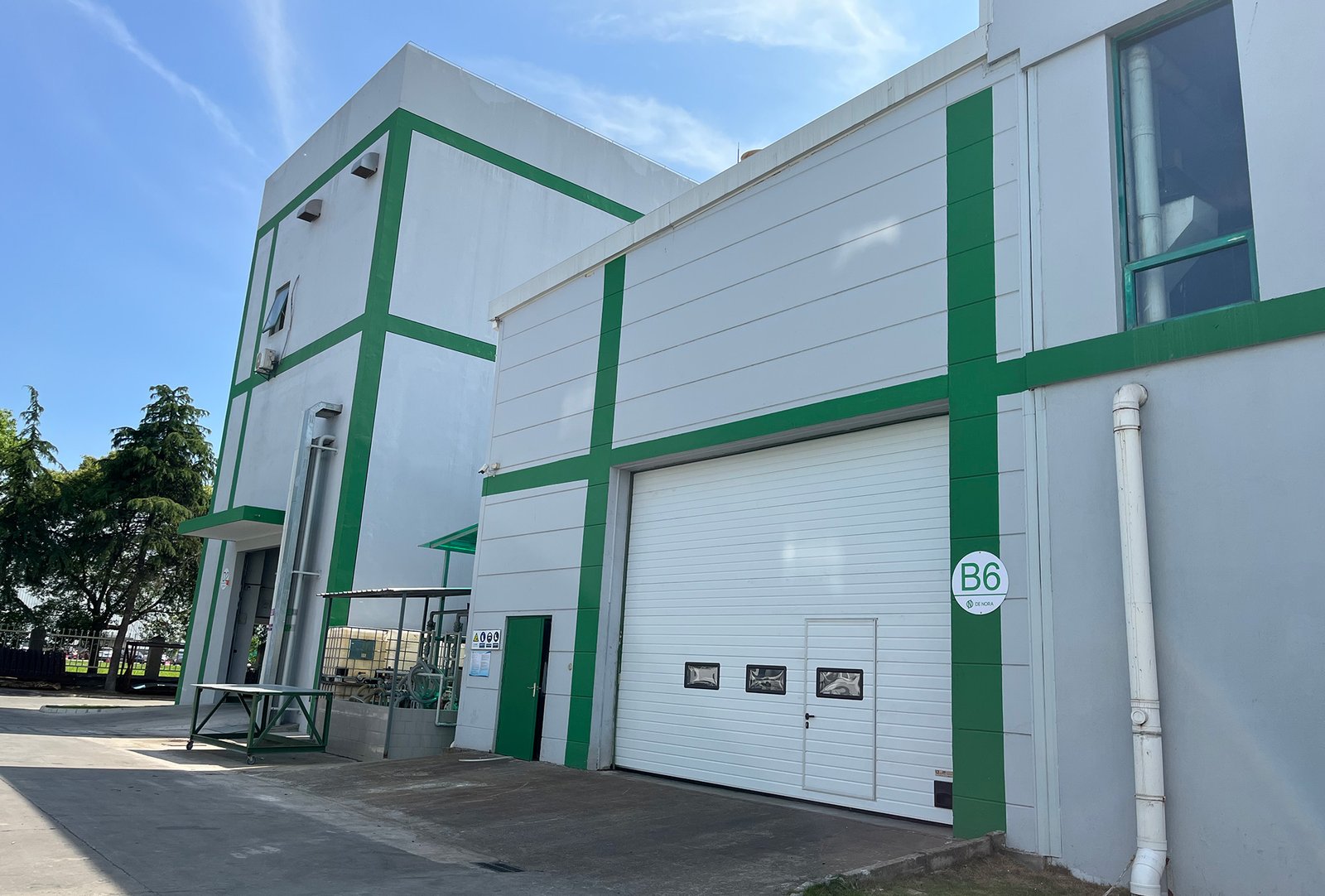 Industrial sectional door for logistics warehouse